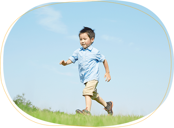 子供が走るの画像